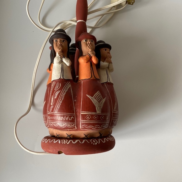 Vintage GOSSIPING CIRCLE PERUVIAN Folk Pottery Table Lamp - Picture 7 of 11